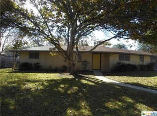 1441 Robin Ln, Seguin, TX 78155