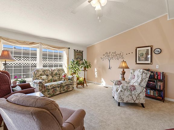 3rd image of 4200 Summers Ln Unit 21