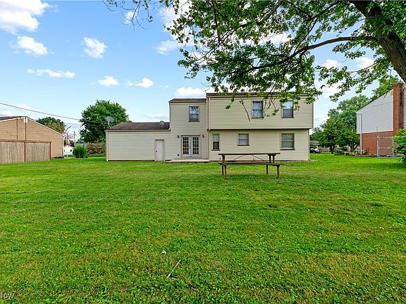 2nd image of 4524 Woodridge Dr
