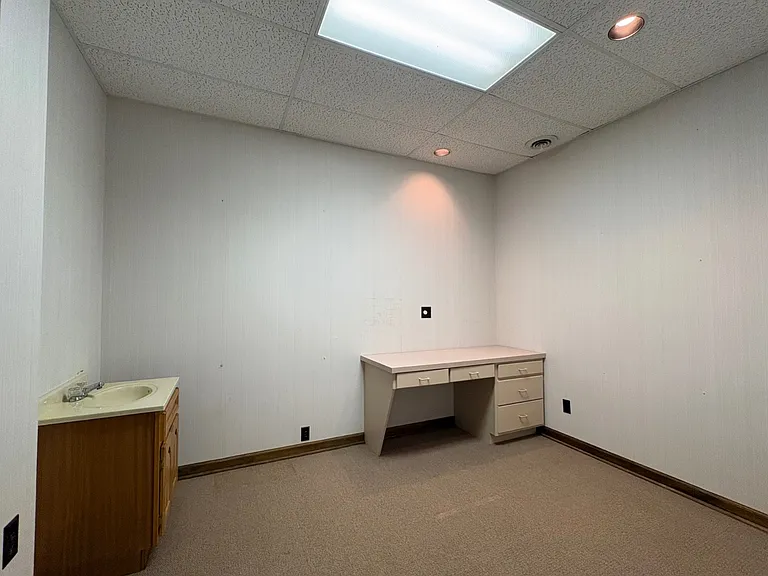 1207 W Main St — Photo 14