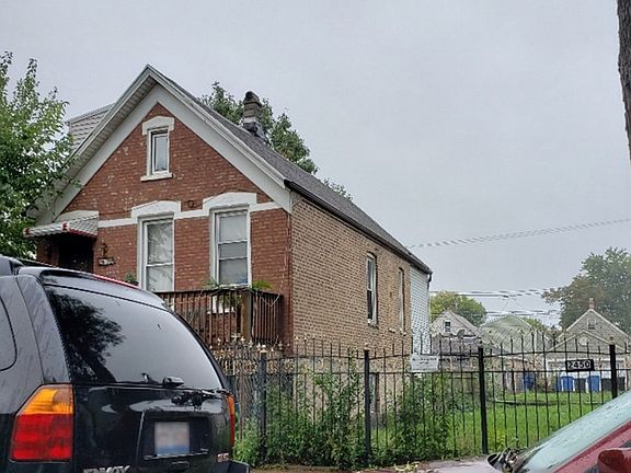2nd image of 2452 S Sacramento Ave
