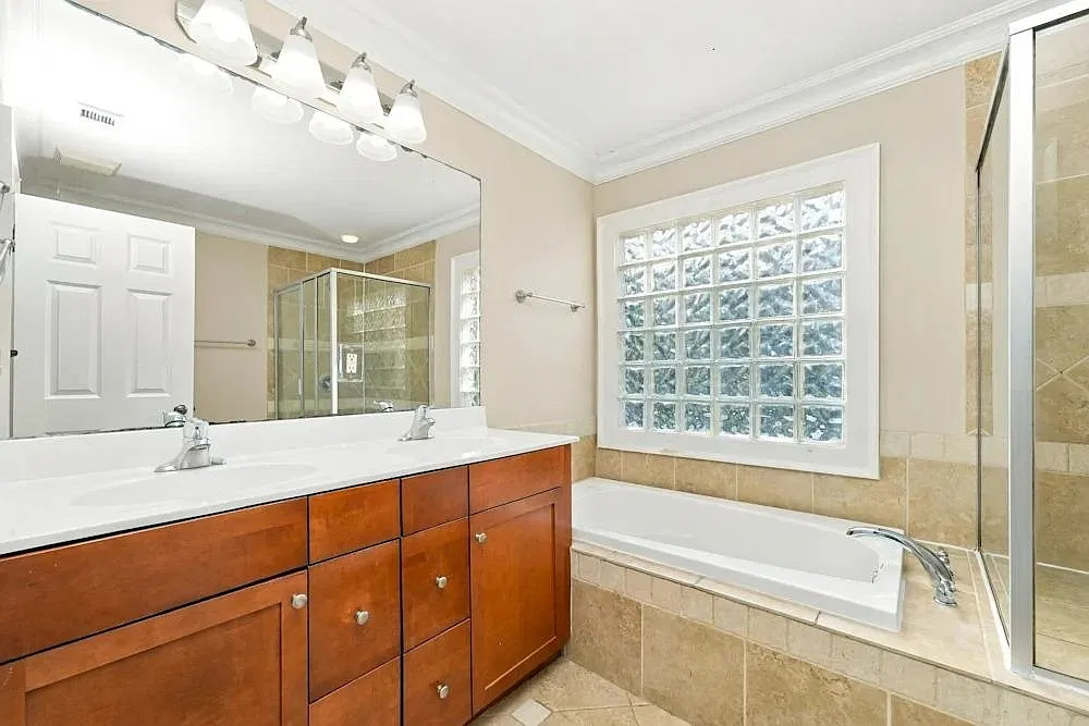 3 bed, 3.0 bath, 2004 sqft, $1,250 — Photo 2