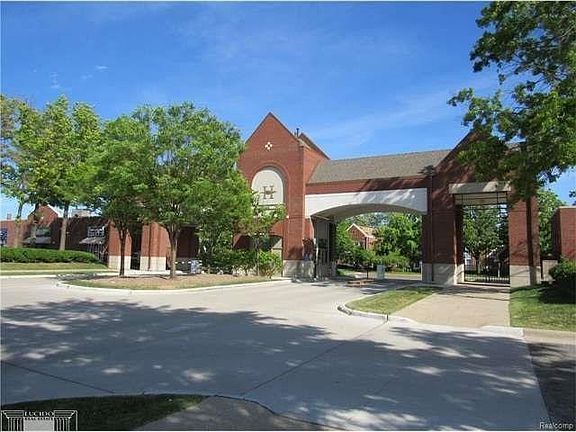 4th image of 250 E Harbortown Dr #80/806