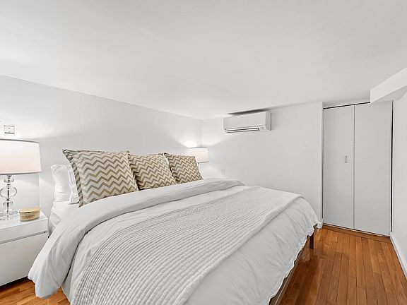 5th image of 184 Thompson St APT 5W