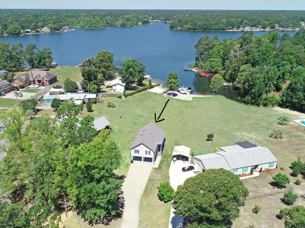 1176 Lesesne Dr, Manning, SC 29102