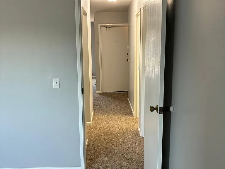333 Hawthorne Cir #5 — Photo 6