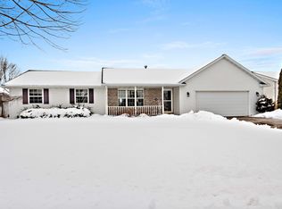 3158 Eastbreeze Ln, Green Bay, WI 54311