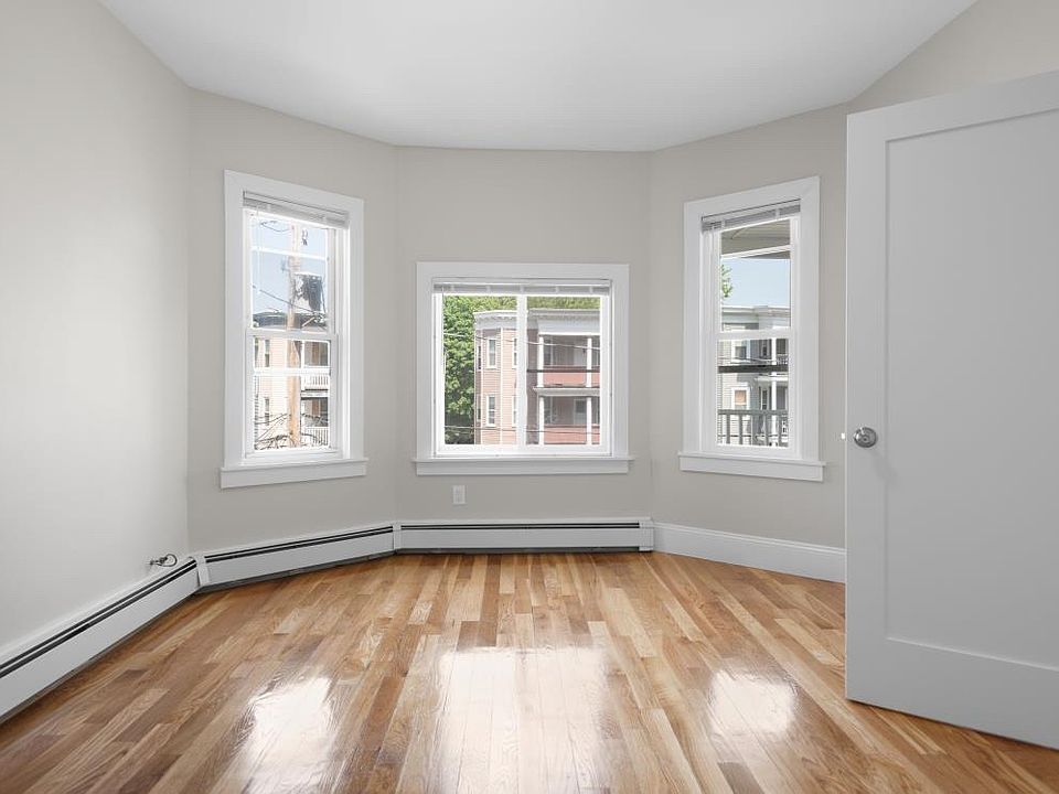 1st image of 19 Crowell St #2