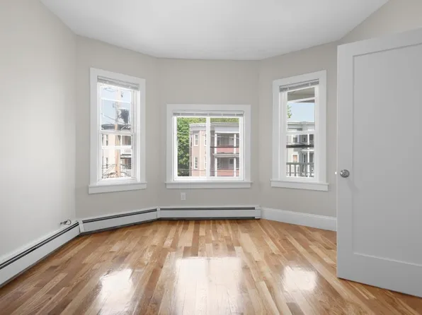 19 Crowell St #2, Dorchester Center, MA 02124