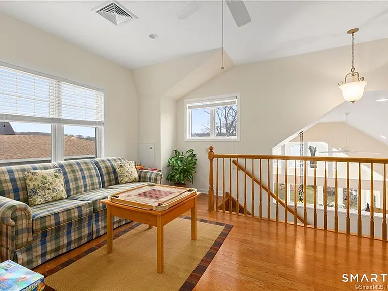4 Eastview Rd — Photo 18