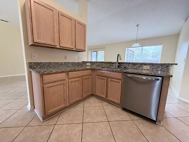 32 Forest Grove Dr — Photo 8