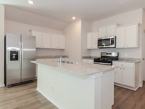 5th image of 3907 Amethyst Dr