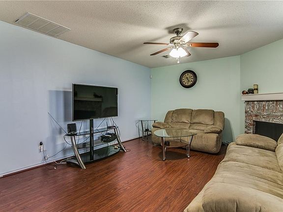 5th image of 717 Ashford Ln