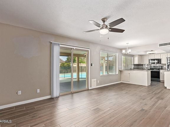3rd image of 1012 W Keating Ave