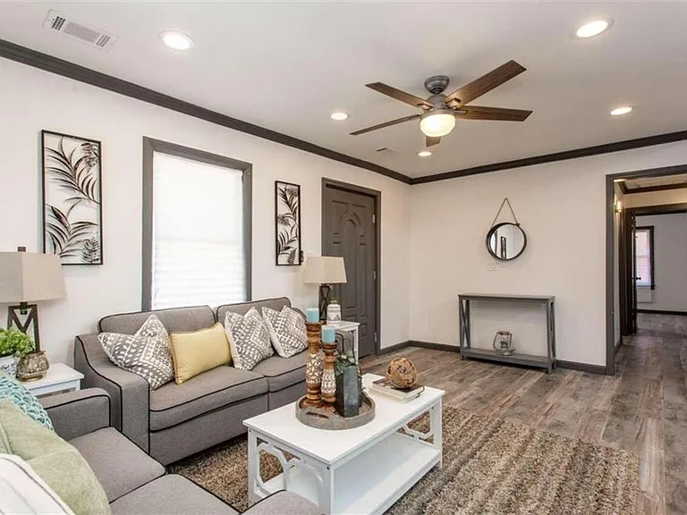 517 Hascall Rd NW — Photo 3