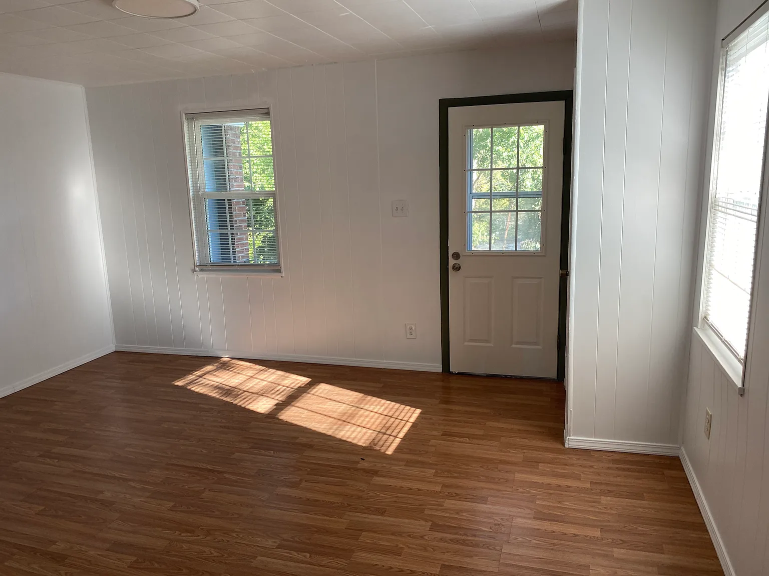 2 bed, 3693 sqft, $1,200 — Photo 4