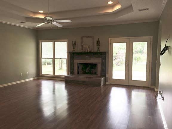 3rd image of 6900 Laurel Wood Dr