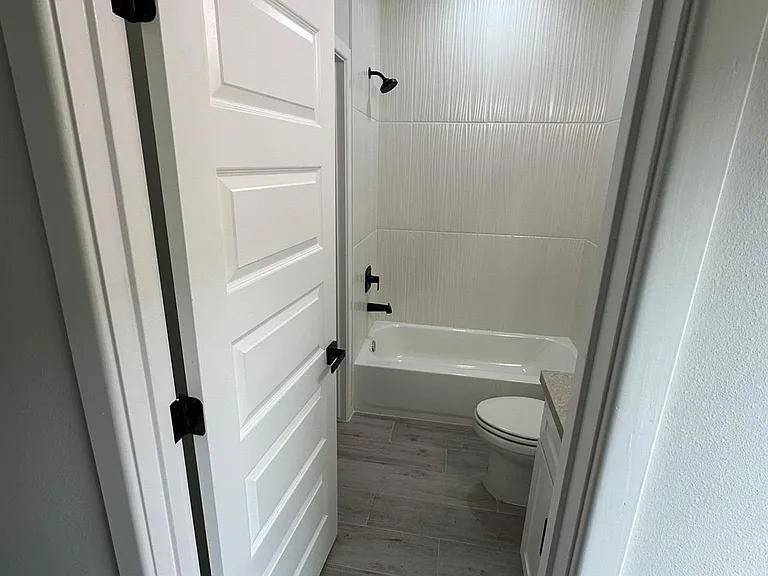 1409 S Xanthia St — Photo 12