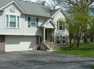 1109 Hunt Wyck Ct, Elgin, IL 60120