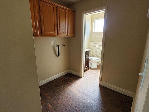 3rd image of 3670 Avenue