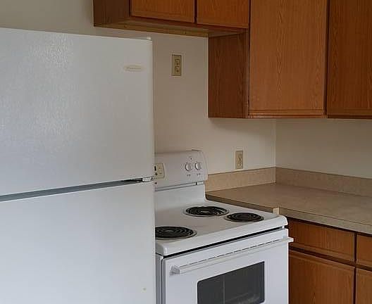 3rd image of 322 N 6th St W
