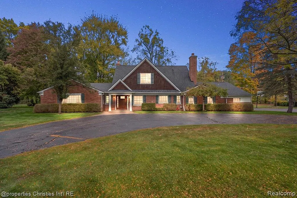 5 bed, 5.5 bath, 3557 sqft, $8,995 — Photo 2