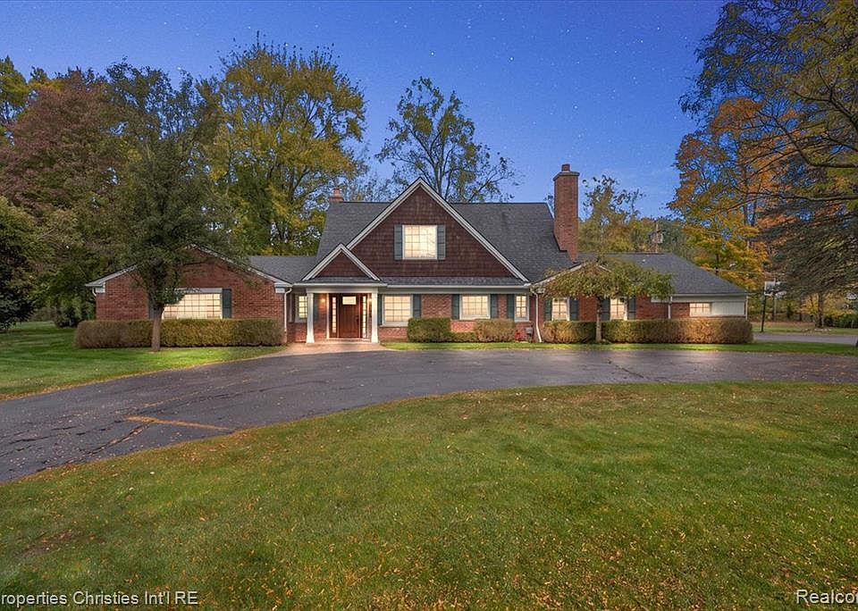 1760 Cedar Hill Dr, photo 2