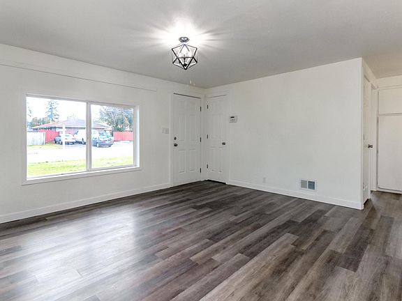 5th image of 10618 47th Ave SW