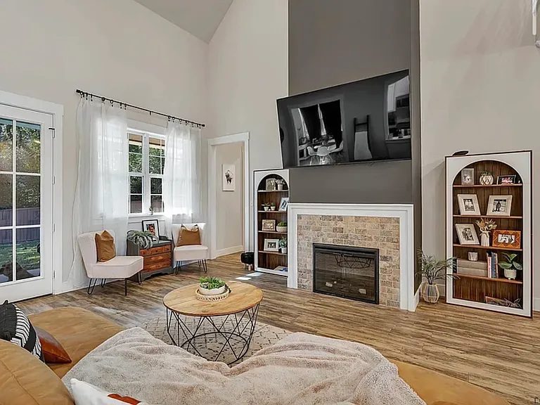 4516 Lone Oak Ln — Photo 6