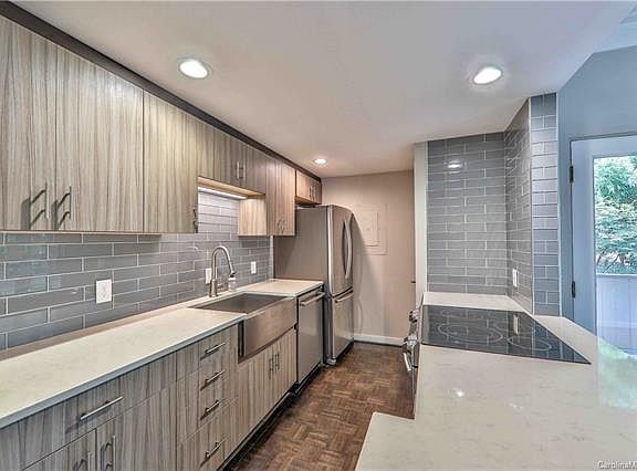 4th image of 501 Fenton Pl Unit M