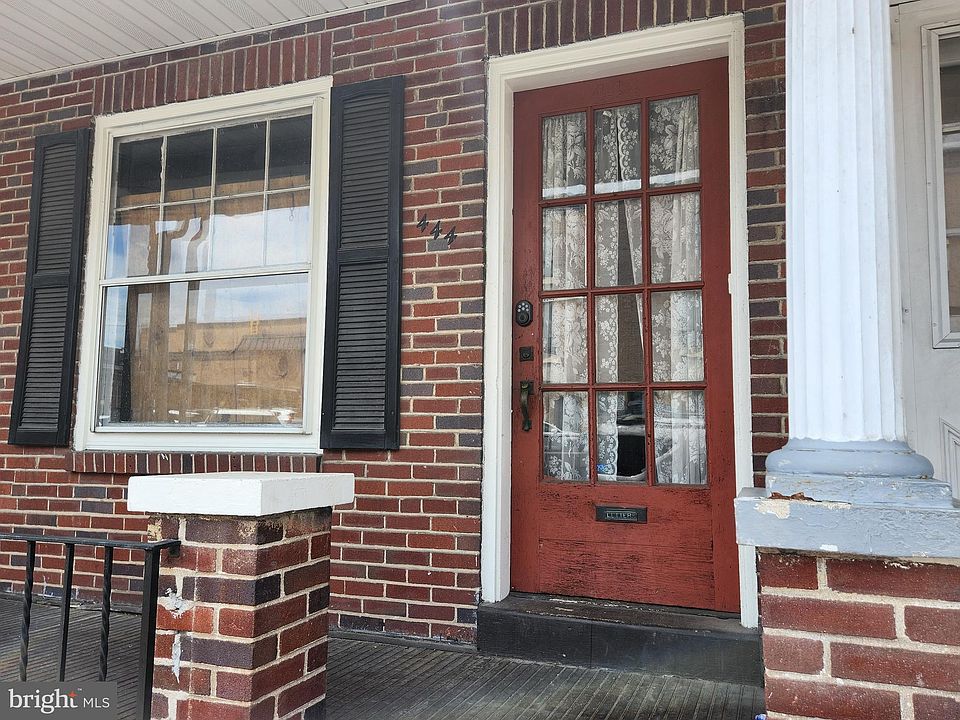 2nd image of 444 Moss St