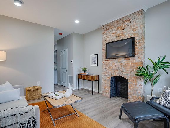 3rd image of 295 W Park Ave