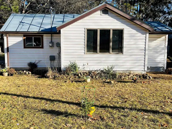 E1753 Amy St, Waupaca, WI 54981