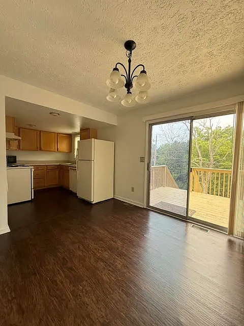 3 bed, 2.5 bath, 1364 sqft, $1,650 — Photo 4