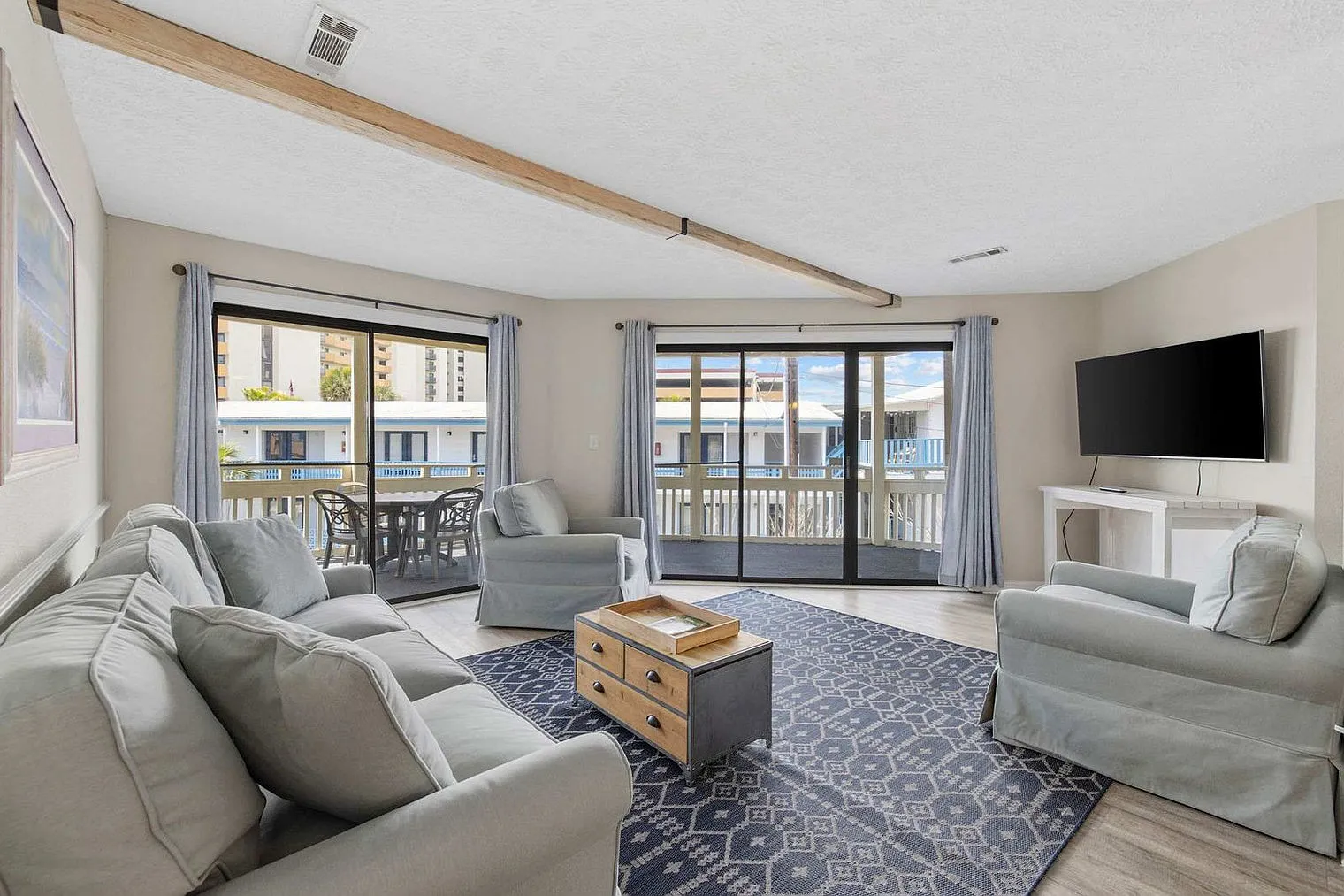 3 bed, 2.0 bath, 1345 sqft, $3,915 — Photo 1
