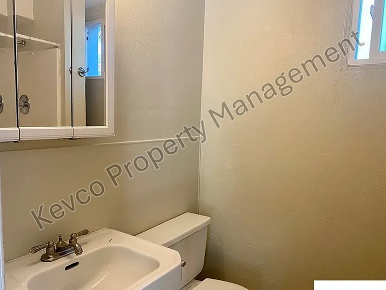 1400 Hillcrest Dr — Photo 18