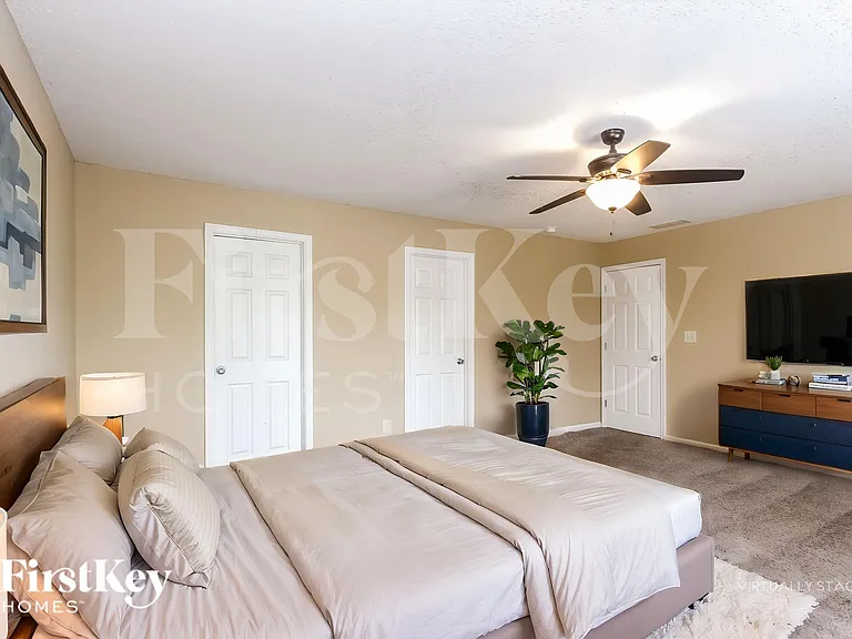 9775 Thomas Ln — Photo 11