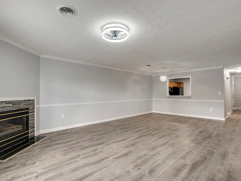 101 Pinewood Dr #1 — Photo 8