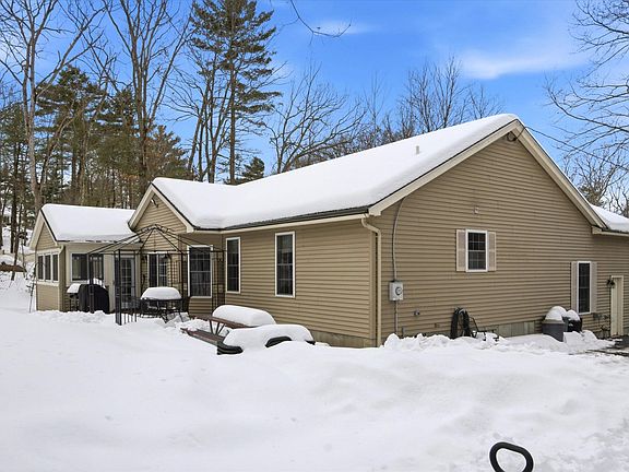 3rd image of 15 Grey Rock Road