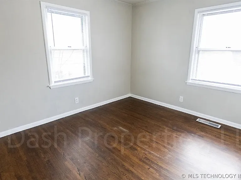 3724 S Knoxville Ave — Photo 14