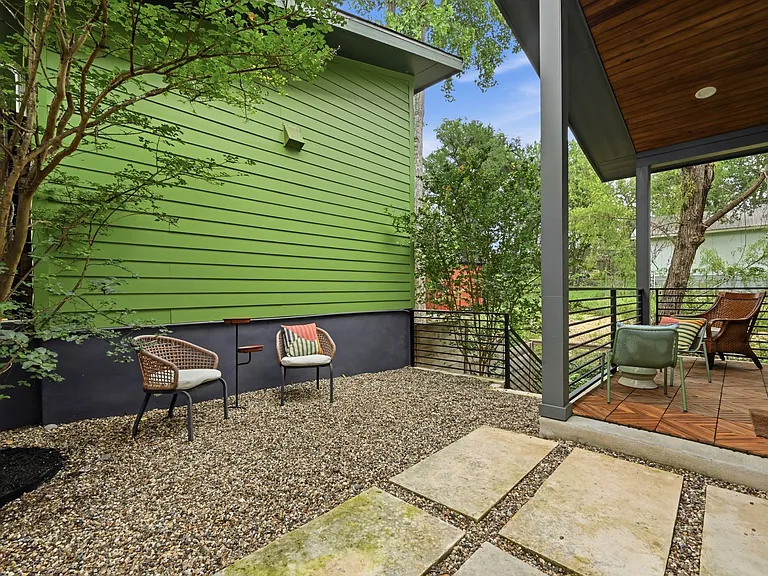 1307 Delano St #1 — Photo 16