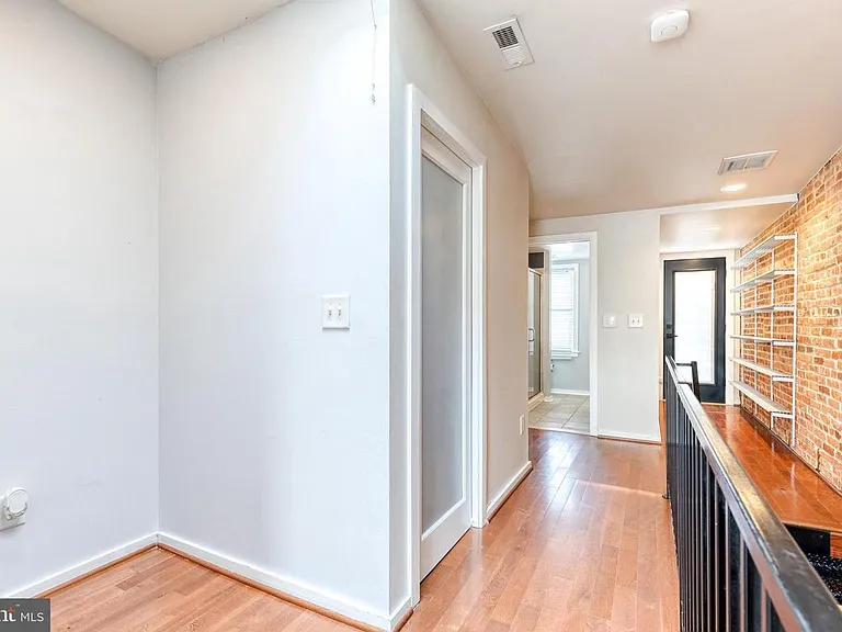 112 N Streeper St — Photo 17