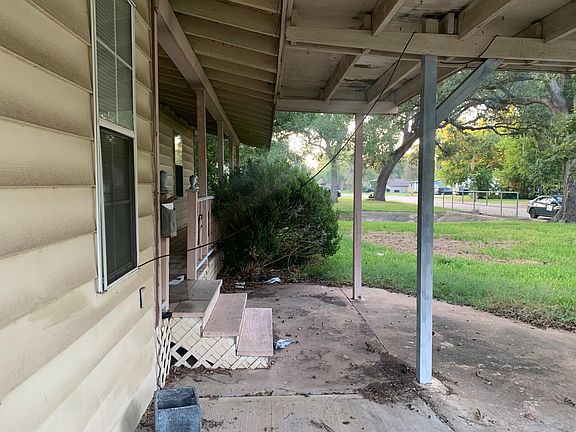 5th image of 215 Jasmine St