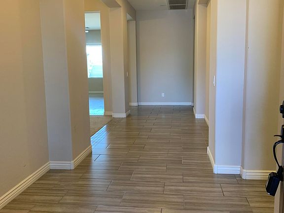 5th image of 701 W Spruce Dr