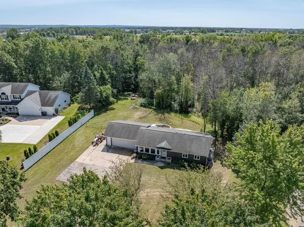 3185 Pioneer Dr, Green Bay, WI 54313