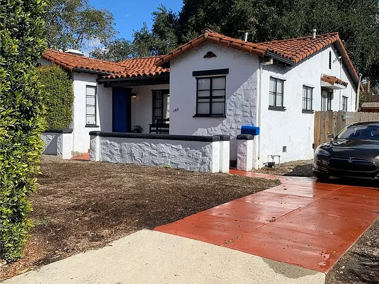 1574 N Orange Grove Ave — Photo 27