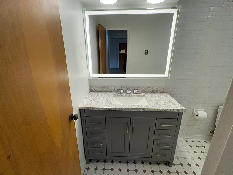 460B Liberty St #208 — Photo 20