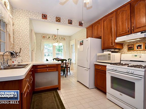 Kitchen / Breakfast Room