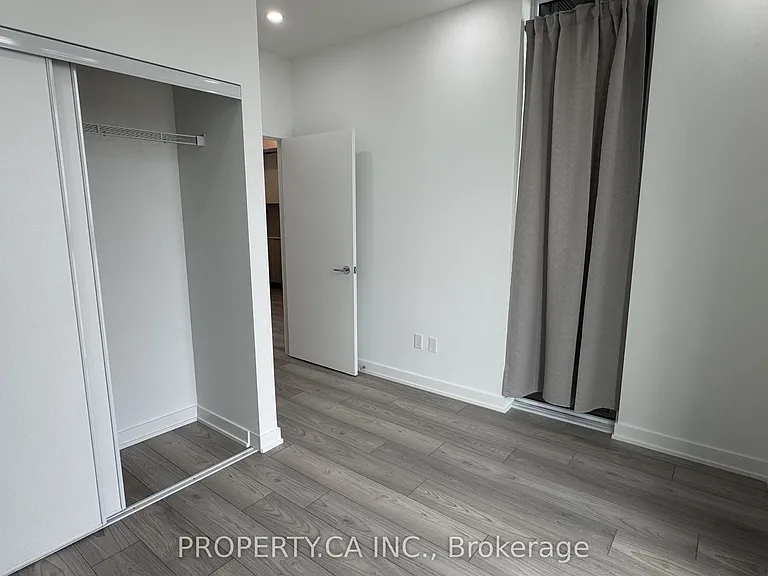 1007 The Queensway #910 — Photo 6