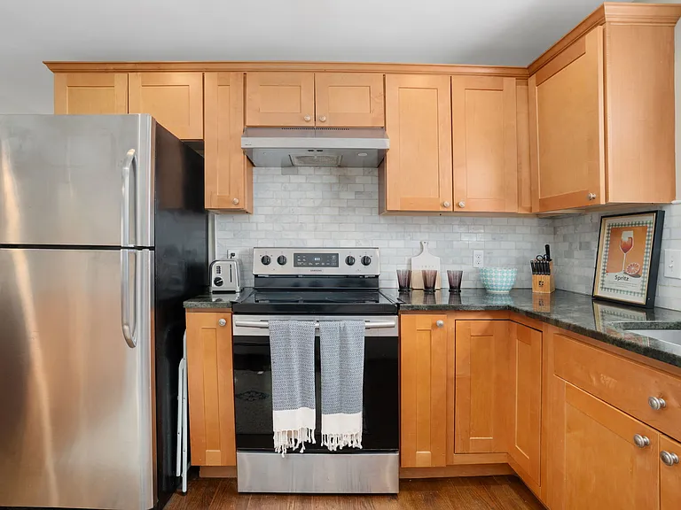 70 Carroll Ave #706 — Photo 9
